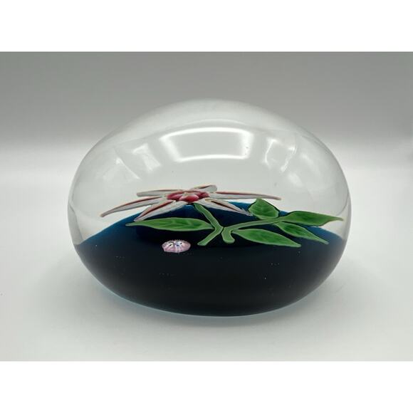 Vintage BACCARAT White & Pink Flower Blue Base Lampwork Paperweight Signed 1971 - Picture 4 of 11